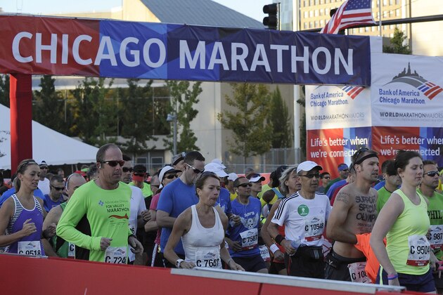 CHICAGO, IL - OCTOBER 13: Runners start in the 2013 Bank of America Chicago Marathon  on October 13, 2013  in Chicago, Illinois. (Photo by David Banks/Getty Images)