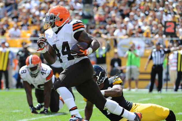 Cleveland Browns running back Ben Tate (44) carries the ball against the Pittsburgh Steelers during the second quarter of an NFL football game on Sunday, Sept. 7, 2014, in Pittsburgh. Pittsburgh won 30-27(AP Photo/Don Wright)