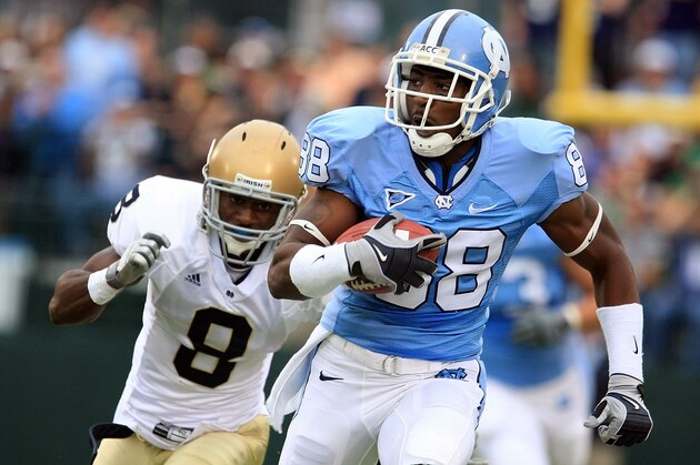 CHAPEL HILL, NC - OCTOBER 11:  Hakeen Nicks #88 of the North Carolina Tar Heels runs upfield past Raeshon McNeil #8 of the Notre Dame Fighting Irish at Kenan Stadium October 11, 2008 in Chapel Hill, North Carolina.  (Photo by Scott Halleran/Getty Images)