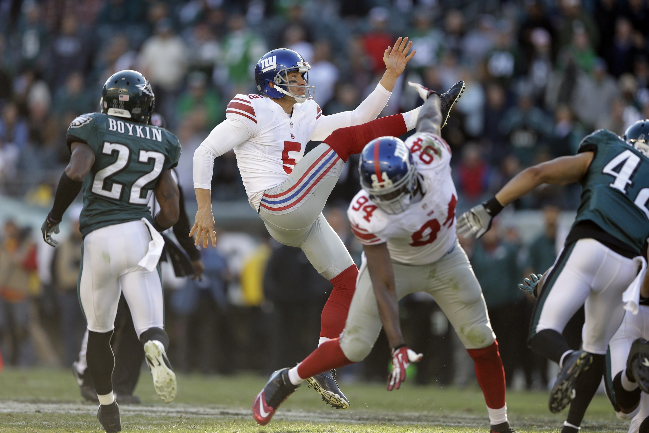 New York Giants punter Steve Weatherford (5) in action during the second half of an NFL football game against the Philadelphia Eagles Sunday, Oct. 27, 2013 in Philadelphia. The Giants won the game 15-7. (AP Photo/Matt Rourke)