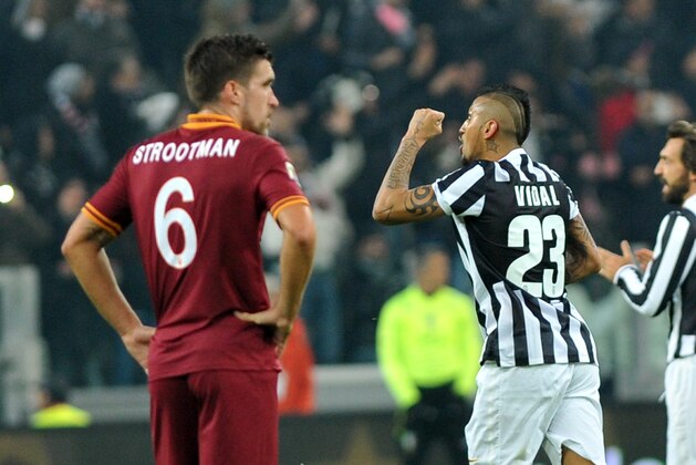 Juventus' Arturo Vidal, of Chile, left,  celebrates after scoring during a Serie A soccer match between Juventus and AS Roma, at the Juventus stadium, in Turin, Italy, Sunday, Jan. 5, 2014. (AP Photo/Massimo Pinca)