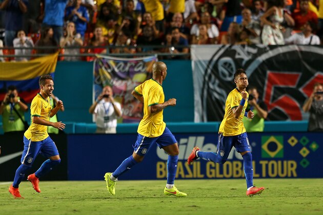 MIAMI GARDENS, FL - SEPTEMBER 05:  Neymar #10 of Brazil celebrates a goal during an International Soccer friendly against Colombia at Sun Life Stadium on September 5, 2014 in Miami Gardens, Florida.  (Photo by Mike Ehrmann/Getty Images)