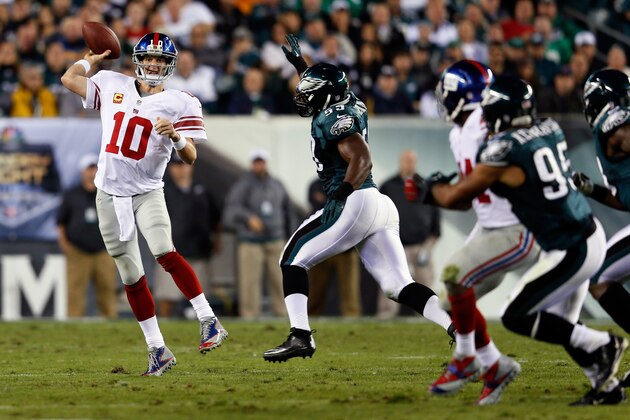 PHILADELPHIA, PA - SEPTEMBER 30:  Quarterback Eli Manning #10 of the New York Giants throws a pass against the Philadelphia Eagles at Lincoln Financial Field on September 30, 2012 in Philadelphia, Pennsylvania.  (Photo by Rob Carr/Getty Images)