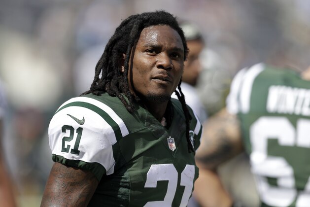 New York Jets running back Chris Johnson warms up prior to an NFL football game against the Detroit Lions, Sunday, Sept. 28, 2014, in East Rutherford, N.J. (AP Photo/Frank Franklin II)