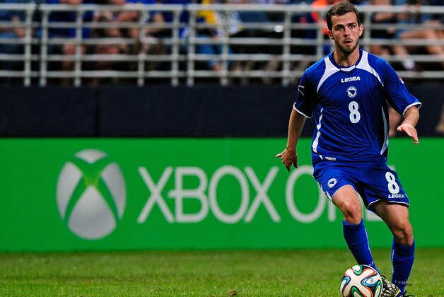 ST. LOUIS, MO - MAY 30: Miralem Pjanic #8 of the Bosnia-Herzegovina handles the ball against Ivory Coast during the second half of a friendly match at Edward Jones Dome on May 30, 2014 in St. Louis, Missouri. Bosnia-Herzegovina defeated the Ivory Coast  2-1.  (Photo by Jeff Curry/Getty Images)