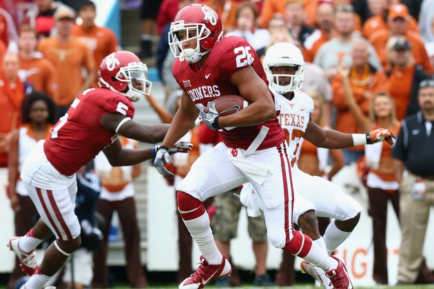 DALLAS, TX - OCTOBER 11:  Alex Ross #28 of the Oklahoma Sooners runs the kickoff return for a touchdown against the Texas Longhorns at Cotton Bowl on October 11, 2014 in Dallas, Texas.  (Photo by Ronald Martinez/Getty Images)
