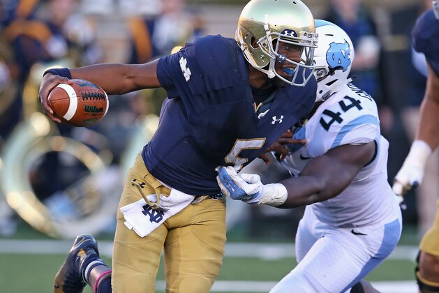 SOUTH BEND, IN - OCTOBER 11:  Everett Golson #5 of the Notre Dame Fighting Irish breaks away from Junior Gnonkonde #44 of the North Carolina Tar Heels at Notre Dame Stadium on October 11, 2014 in South Bend, Indiana. Notre Dame defeated North Carolina 50-43.  (Photo by Jonathan Daniel/Getty Images)