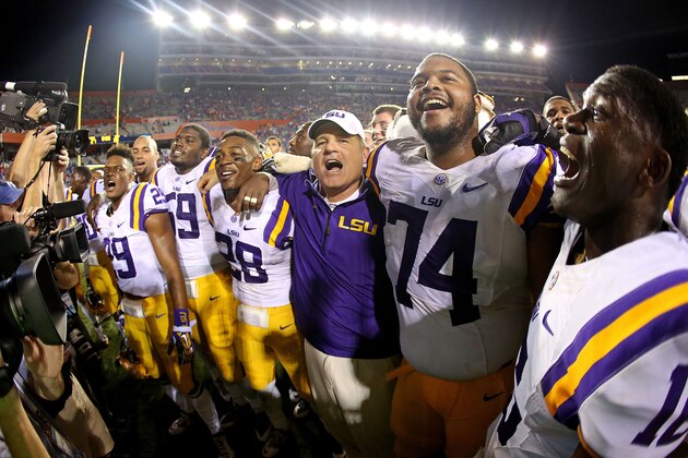 GAINESVILLE, FL - OCTOBER 11: Head coach Les Miles of the LSU Tigers sings with players after defeating the Florida Gators in the game at Ben Hill Griffin Stadium on October 11, 2014 in Gainesville, Florida.  (Photo by Rob Foldy/Getty Images)