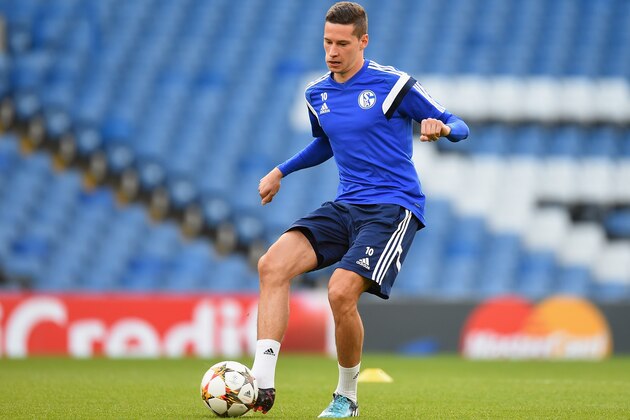 LONDON, ENGLAND - SEPTEMBER 16:  Julian Draxler of Schalke in action during a FC Schalke 04 training session ahead of the UEFA Champions League Group G match between Chelsea and FC Schalke 04 at Stamford Bridge on September 16, 2014 in London, United Kingdom.  (Photo by Mike Hewitt/Getty Images)