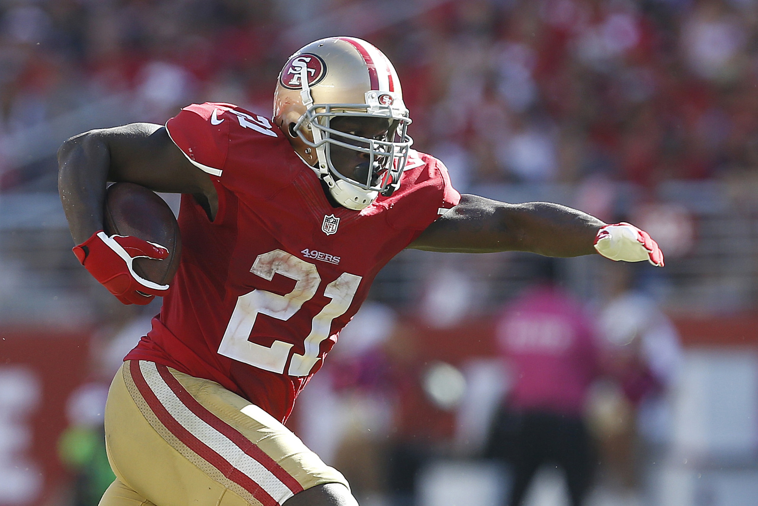 San Francisco 49ers running back Frank Gore (21) runs against the Kansas City Chiefs during the fourth quarter of an NFL football game in Santa Clara, Calif., Sunday, Oct. 5, 2014. (AP Photo/Tony Avelar)