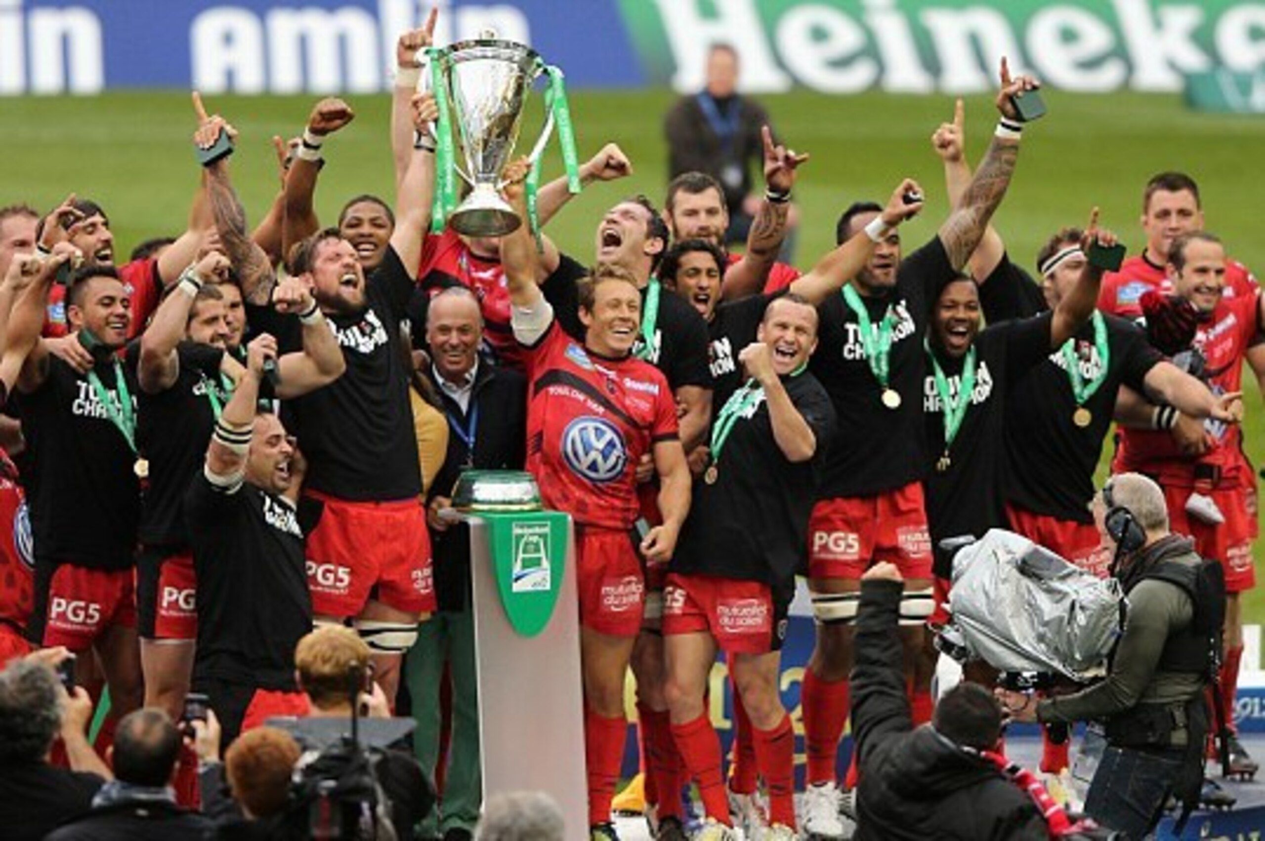 Toulon lift the 2014 Heineken Cup