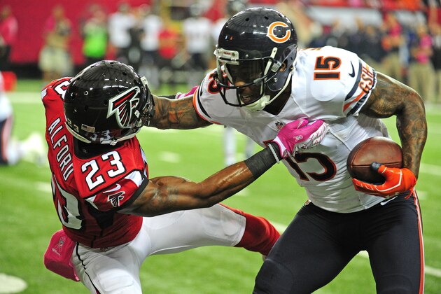 ATLANTA, GA - OCTOBER 12:  Brandon Marshall #15 of the Chicago Bears shakes off the tackle attempt by Robert Alford #23 of the Atlanta Falcons at the Georgia Dome on October 12, 2014 in Atlanta, Georgia. (Photo by Scott Cunningham/Getty Images)