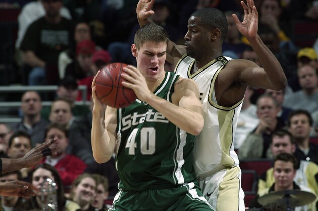 CHICAGO - MARCH 14:  Paul Davis #40 of Michigan State University Spartans drives against Chris Booker #31 of Purdue University Boilermakers during the Big Ten Men's Basketball Tournament at the United Center on March 14, 2003 in Chicago, Illinois. Michigan State defeated Purdue 54-42.  (Photo by Jonathan Daniel/Getty Images)