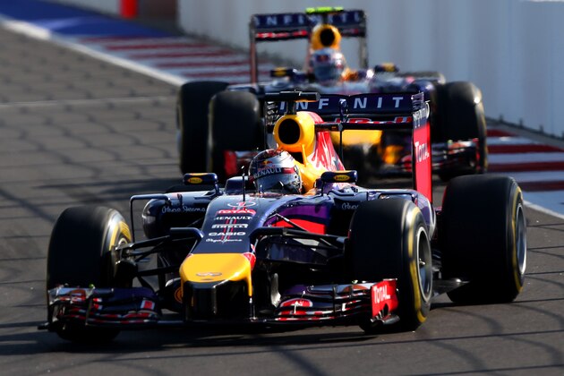SOCHI, RUSSIA - OCTOBER 12:  Sebastian Vettel of Germany and Infiniti Red Bull Racing drives ahead of Daniel Ricciardo of Australia and Infiniti Red Bull Racing during the Russian Formula One Grand Prix at Sochi Autodrom on October 12, 2014 in Sochi, Russia.  (Photo by Clive Mason/Getty Images)
