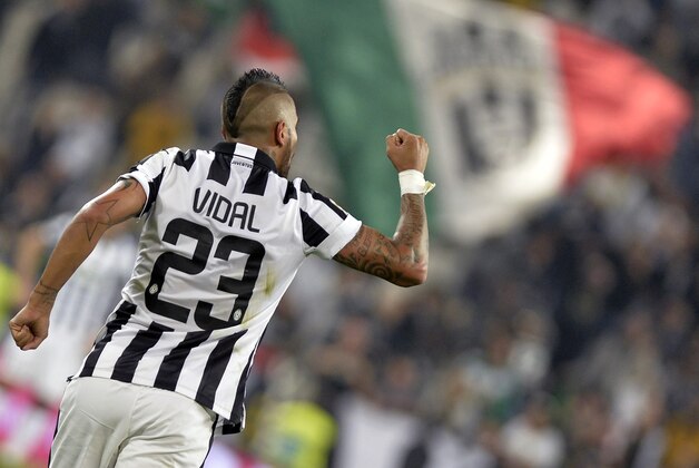 Juventus Arturo Vidal celebrates after scoring during a Serie A soccer match between Juventus and Cesena at the Juventus stadium, in Turin, Italy, Wednesday, Sept. 24, 2014. (AP Photo/Massimo Pinca)