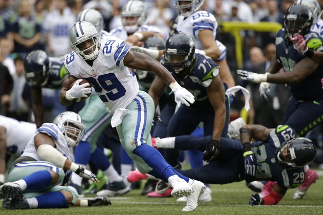 DeMarco Murray, de los Cowboys de Dallas, se escapa hacia la zona de anotación en el partido del domingo 12 de octubre de 2014, frente a los Seahawks de Seattle (AP Foto/Elaine Thompson)