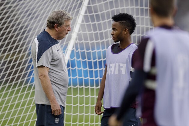England's manager Roy Hodgson, left, speaks to Raheem Sterling during an official training session the day before the group D World Cup soccer match between Costa Rica and England at the Mineirao Stadium in Belo Horizonte, Brazil, Monday, June 23, 2014. (AP Photo/Matt Dunham)