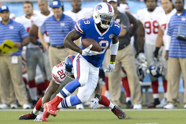 CANTON, OH - AUGUST 3: Wide receiver Mike Williams #19 of the Buffalo Bills runs for a gain during the first quarter against the New York Giants at the 2014 NFL Hall of Fame Game at Fawcett Stadium on August 3, 2014 in Canton, Ohio. (Photo by Jason Miller/Getty Images)
