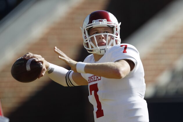 Indiana quarterback Nate Sudfeld warms up before an NCAA college football game against Iowa, Saturday, Oct. 11, 2014, in Iowa City, Iowa. (AP Photo/Matthew Putney)