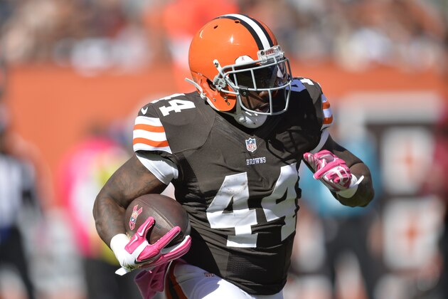 Cleveland Browns running back Ben Tate runs the ball against the Pittsburgh Steelers in the first quarter of an NFL football game Sunday, Oct. 12, 2014, in Cleveland. Cleveland won 31-10. (AP Photo/David Richard)