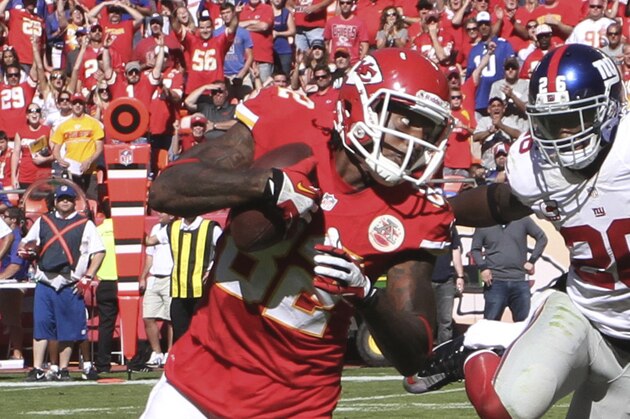 Kansas City Chiefs wide receiver Dwayne Bowe (82) breaks past New York Giants strong safety Antrel Rolle (26) and defensive back Terrell Thomas (24) for a touchdown during the second half of an NFL football game at Arrowhead Stadium in Kansas City, Mo., Sunday, Sept. 29, 2013. The Chiefs defeated the Giants 31-7. (AP Photo/Ed Zurga)
