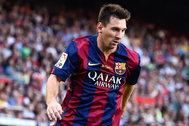 BARCELONA, SPAIN - SEPTEMBER 27:  Lionel Messi of FC Barcelona runs with the ball during the La Liga match between FC Barcelona and Granada CF at Camp Nou on September 27, 2014 in Barcelona, Spain.  (Photo by David Ramos/Getty Images)