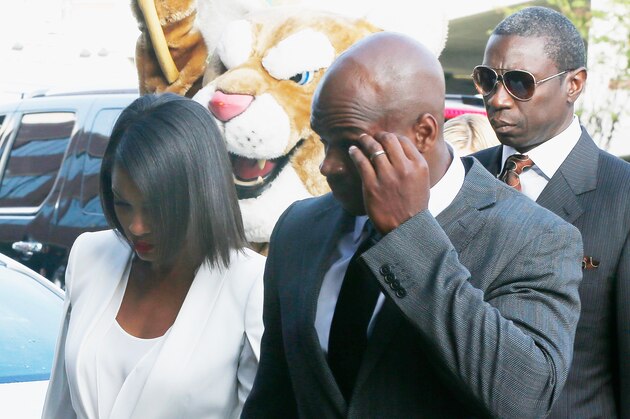 CONROE, TX - OCTOBER 08:  NFL player Adrian Peterson of the Minnesota Vikings walks with his wife Ashley Brown to a court appearance at the Montgomery County municipal building on October 8, 2014 in Conroe, Texas. Peterson did not enter a plea, and after about an hour in the courtroom the hearing was reset. A tentative trial date was set for Dec. 1. Petersen is facing charges of reckless or negligent injury to a child.  (Photo by Scott Halleran/Getty Images)