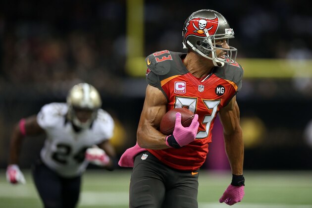 NEW ORLEANS, LA - OCTOBER 05:  Vincent Jackson #83 of the Tampa Bay Buccaneers runs past Corey White #24 of the New Orleans Saints during the second quarter of a game at the Mercedes-Benz Superdome on October 5, 2014 in New Orleans, Louisiana.  (Photo by Chris Graythen/Getty Images)
