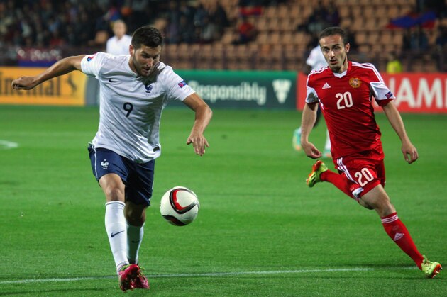France’s Andre-Pierre Gignac, left, fights for the ball with Armenia’s Levon Hayrapetyan during a friendly soccer match between Armenia and France in Yerevan, Armenia, Tuesday, Oct. 14,  2014. (AP Photo/Vahan Stepanyan, PAN Photo)