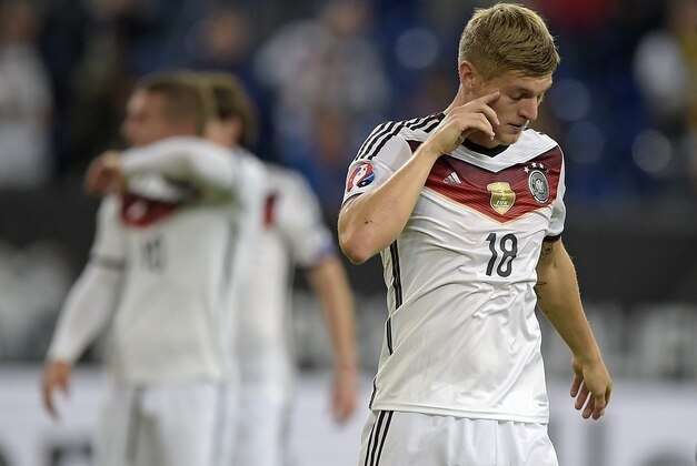 Germany’s scorer Toni Kroos leaves the pitch after a Euro 2016 group D qualifying soccer match between Germany and Ireland in Gelsenkirchen, Germany, Tuesday, Oct. 14, 2014. The match ended 1-1. (AP Photo/Martin Meissner)
