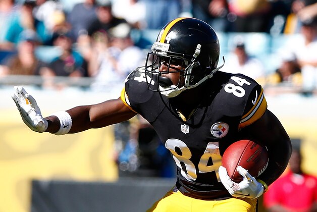 JACKSONVILLE, FL - OCTOBER 05:  Antonio Brown #84 of the Pittsburgh Steelers runs for yardage during the game against the Jacksonville Jaguars at EverBank Field on October 5, 2014 in Jacksonville, Florida.  (Photo by Sam Greenwood/Getty Images)