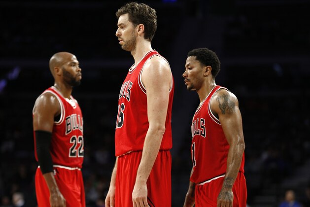 Chicago Bulls forward Taj Gibson, from left, Pau Gasol and Derrick Rose take the court against the Detroit Pistons in the first half of a preseason NBA basketball game in Auburn Hills, Mich., Tuesday, Oct. 7, 2014. (AP Photo/Paul Sancya)