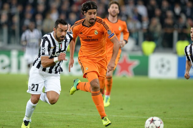 TURIN, ITALY - NOVEMBER 05:  Fabio Quagliarella of Juventus and Sami Khedira of Real Madrid (R) compete for the ball during the UEFA Champions League Group B match between Juventus and Real Madrid at Juventus Arena on November 5, 2013 in Turin, Italy.  (Photo by Claudio Villa/Getty Images)