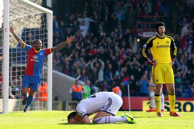 LONDON, ENGLAND - MARCH 29:  A dejected John Terry (C) of Chelsea reacts after opening the scoring with an own goal during the Barclays Premier League match between Crystal Palace and Chelsea at Selhurst Park on March 29, 2014 in London, England.  (Photo by Scott Heavey/Getty Images)