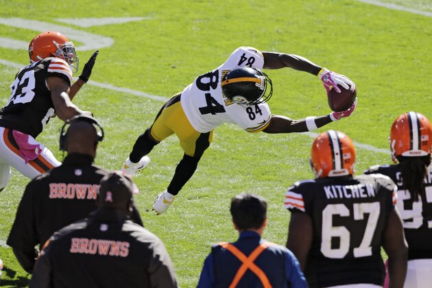Pittsburgh Steelers wide receiver Antonio Brown (84) makes a catch against the Cleveland Browns in the second quarter of an NFL football game Sunday, Oct. 12, 2014, in Cleveland. (AP Photo/Tony Dejak)