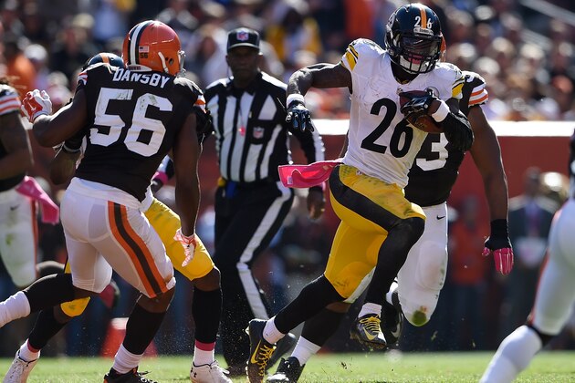 CLEVELAND, OH - OCTOBER 12:  Le'Veon Bell #26 of the Pittsburgh Steelers gets around the defense of Karlos Dansby #56 of the Cleveland Browns during the second quarter at FirstEnergy Stadium on October 12, 2014 in Cleveland, Ohio.  (Photo by Jason Miller/Getty Images)