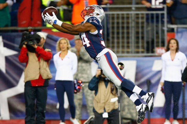 FOXBORO, MA - OCTOBER 16:  Shane Vereen #34  of the New England Patriots catches a touchdown pass during the first quarter against the New York Jets at Gillette Stadium on October 16, 2014 in Foxboro, Massachusetts.  (Photo by Jared Wickerham/Getty Images)