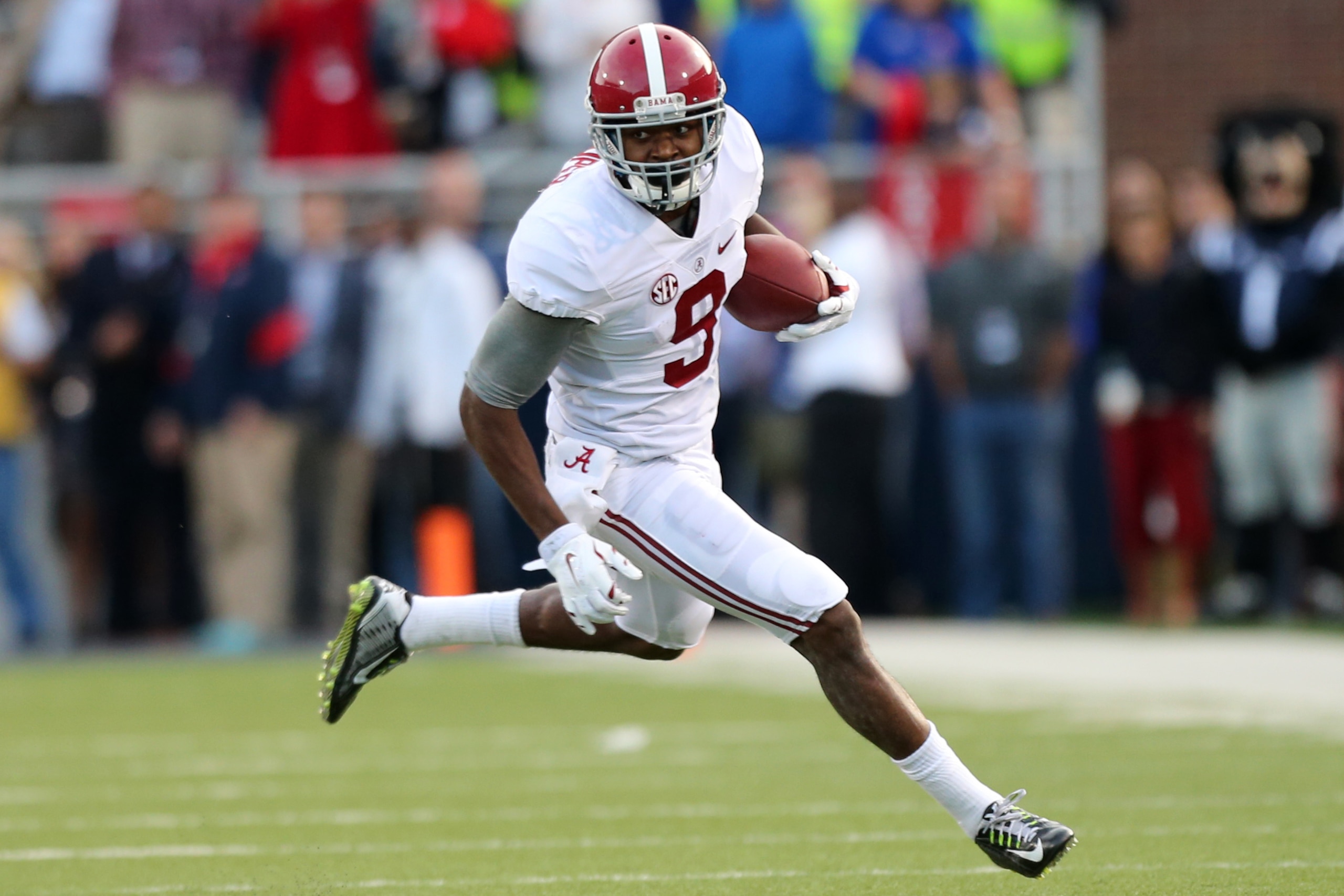 OXFORD, MS - OCTOBER 4: Amari Cooper #9 of the Alabama Crimson Tide runs after the catch against the Ole Miss Rebels on October 4, 2014 at Vaught-Hemingway Stadium in Oxford, Mississippi. Mississippi beat Alabama 23-17. (Photo by Joe Murphy/Getty Images)