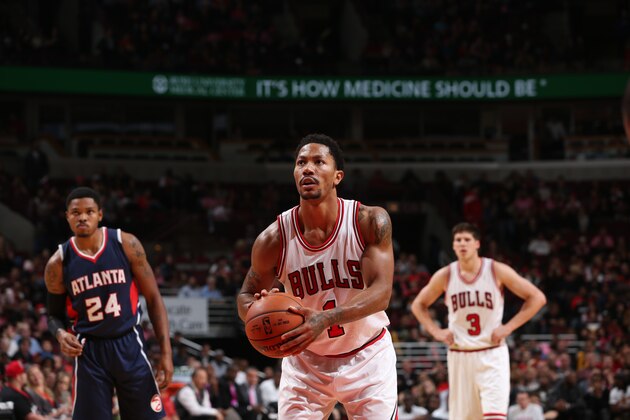 CHICAGO, IL - OCTOBER 16:  Derrick Rose #1 of the Chicago Bulls prepares to shoot a free throw against the Atlanta Hawks at the United Center on October 16, 2014 in Chicago, Illinois. NOTE TO USER: User expressly acknowledges and agrees that, by downloading and or using this Photograph, User is consenting to the terms and conditions of the Getty Images License Agreement. Mandatory Copyright Notice: Copyright 2014 NBAE (Photo by Gary Dineen/NBAE via Getty Images)
