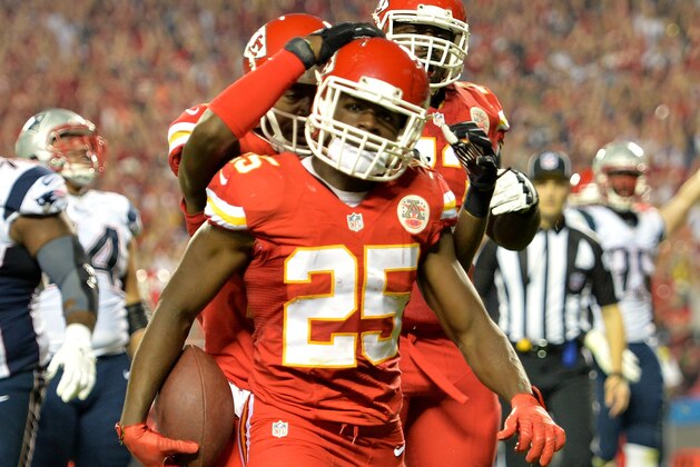 KANSAS CITY, MO - SEPTEMBER 29:  Jamaal Charles #25 of the Kansas City Chiefs celebrates scoring a touchdown against the New England Patriots during the second quarter at Arrowhead Stadium on September 29, 2014 in Kansas City, Missouri.  (Photo by Peter Aiken/Getty Images)