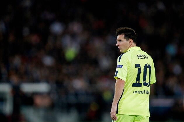 PARIS, FRANCE - SEPTEMBER 30:  Lionel Messi of Barcelona looks on during the Group F UEFA Champions League match between Paris Saint-Germain v FC Barcelona held at Parc des Princes on September 30, 2014 in Paris, France.  (Photo by Dean Mouhtaropoulos/Getty Images)