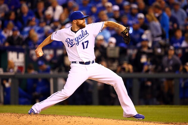 KANSAS CITY, MO - OCTOBER 14:  Wade Davis #17 of the Kansas City Royals throws a pitch in the eighth inning against the Baltimore Orioles during Game Three of the American League Championship Series at Kauffman Stadium on October 14, 2014 in Kansas City, Missouri.  (Photo by Dilip Vishwanat/Getty Images)