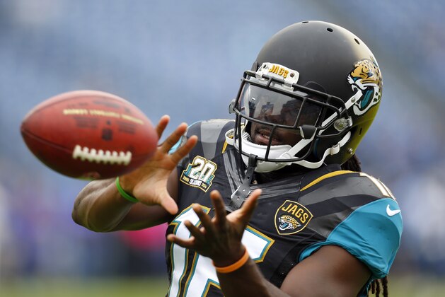 Jacksonville Jaguars running back Denard Robinson (16) catches a pass during pregame before an NFL football game Sunday, Oct. 12, 2014, in Nashville, Tenn.  (Jeff Haynes/AP Images for Panini)