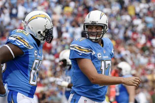SAN DIEGO, CA - OCTOBER 19:  Philip Rivers #17 of the San Diego Chargers congratulates teammate Antonio Gates #85 on his touchdown against the Kansas City Chiefs during their NFL game at Qualcomm Stadium on October 19, 2014, in San Diego, California. (Photo by Kevork Djansezian/Getty Images)