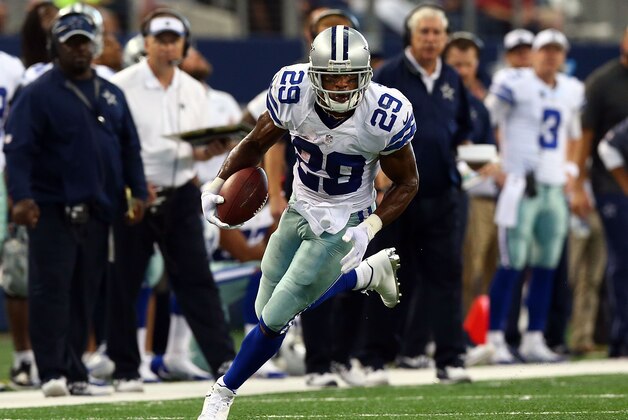 ARLINGTON, TX - OCTOBER 19:  DeMarco Murray #29 of the Dallas Cowboys carries against the New York Giants in the first half at AT&T Stadium on October 19, 2014 in Arlington, Texas.  (Photo by Ronald Martinez/Getty Images)