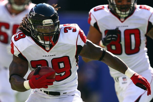EAST RUTHERFORD, NJ - OCTOBER 05:  Running back Steven Jackson #39 of the Atlanta Falcons runs the ball against the New York Giants during their game at MetLife Stadium on October 5, 2014 in East Rutherford, New Jersey.  (Photo by Elsa/Getty Images)