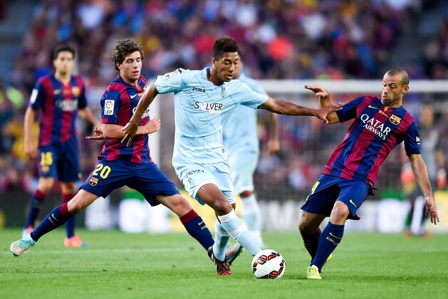 BARCELONA, SPAIN - SEPTEMBER 27:  Eddy Silvestre of Granda CF fights for the  ball with Sergio Roberto (L) and Javier Mascherano of FC Barcelona during the La Liga match between FC Barcelona and Granada CF at Camp Nou on September 27, 2014 in Barcelona, Spain.  (Photo by David Ramos/Getty Images)