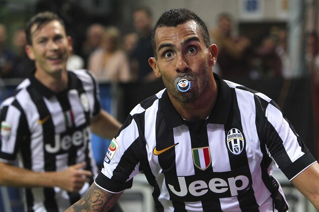 MILAN, ITALY - SEPTEMBER 20:  Carlos Tevez of Juventus FC celebrates after scoring the opening goal during the Serie A match between AC Milan and Juventus FC at Stadio Giuseppe Meazza on September 20, 2014 in Milan, Italy.  (Photo by Marco Luzzani/Getty Images)