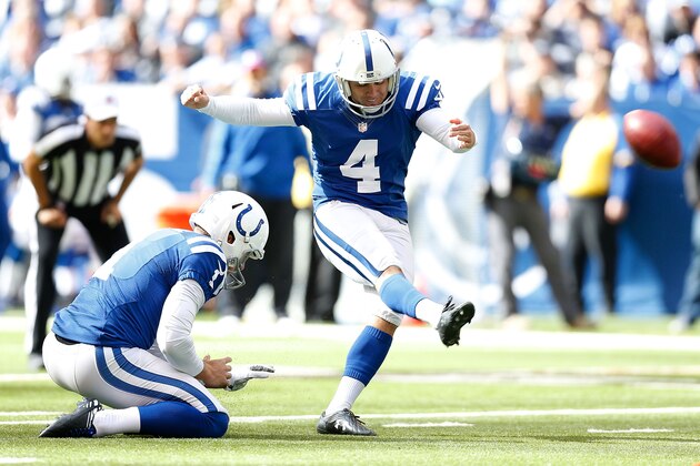 INDIANAPOLIS, IN - OCTOBER 19:  Adam Vinatieri #4 of the Indianapolis Colts kicks a field goal to put the first points on the score board during the first quarter against the Cincinnati Bengals on October 19, 2014 at Lucas Oil Stadium on October 19, 2014 in Indianapolis, Indiana. (Photo by Kirk Irwin/Getty Images)