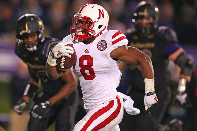 EVANSTON, IL - OCTOBER 18:  Ameer Abdullah #8 of the Nebraska Cornhuskers breaks a 50 yard run against the Northwestern Wildcats at Ryan Field on October 18, 2014 in Evanston, Illinois. Nebraska defeated Northwestern 38-17.  (Photo by Jonathan Daniel/Getty Images)